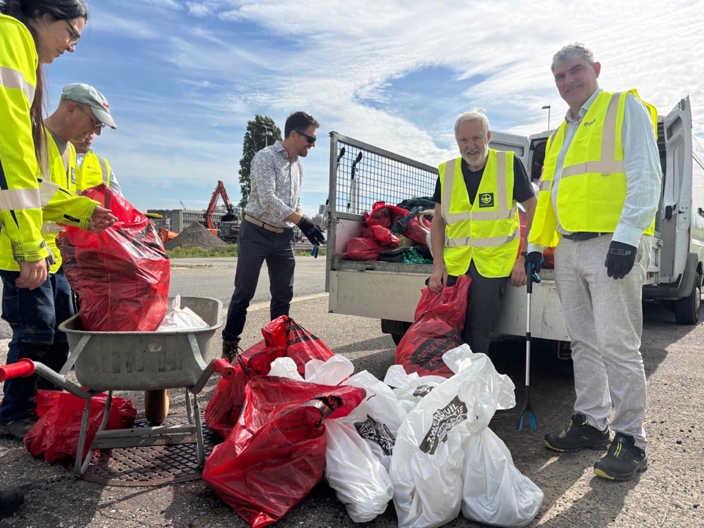Antwerps havenschepen Johan Klaps tijdens de Port Cleanup
