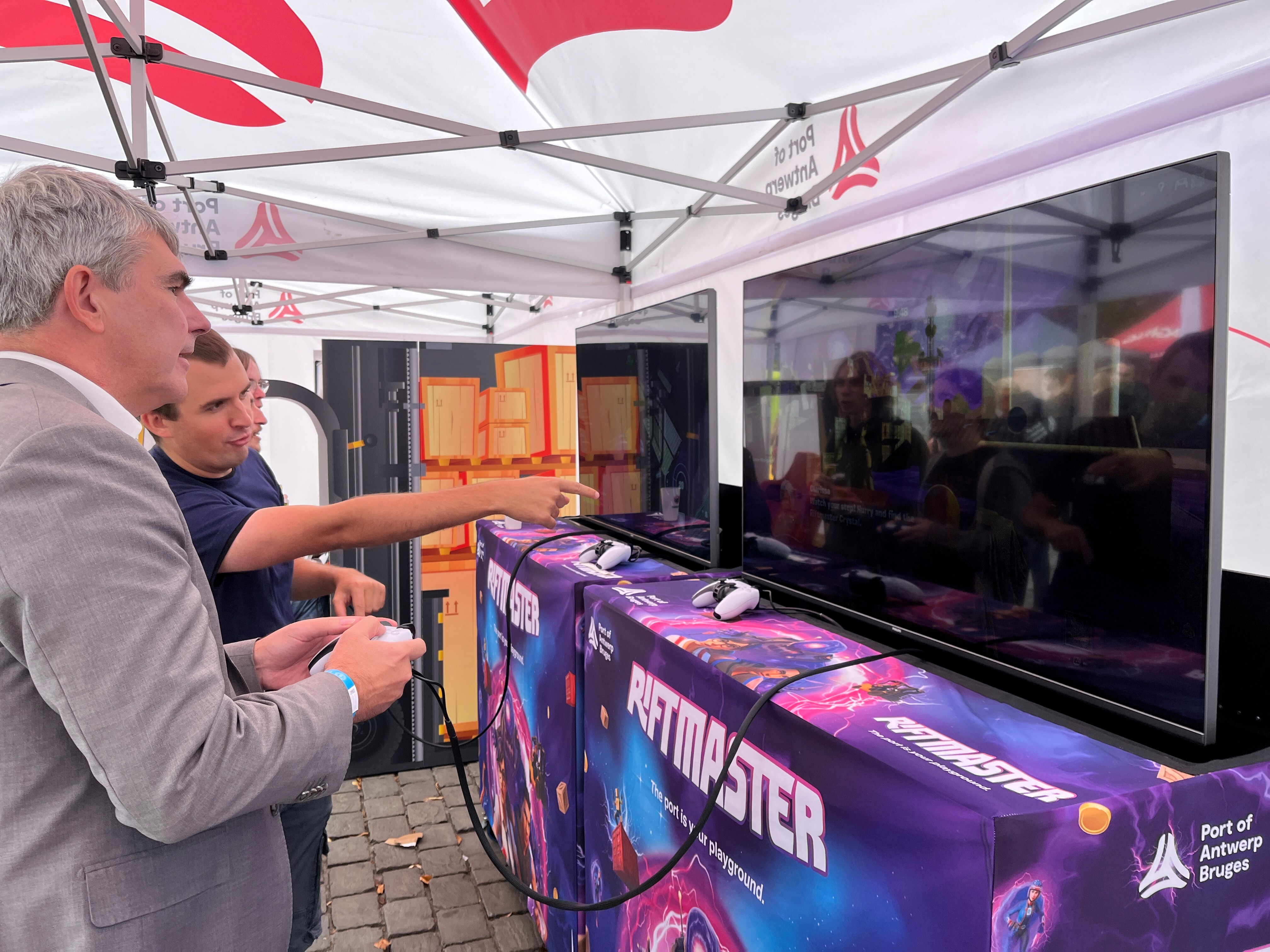 Johan Klaps speelt Riftmaster: the port is your playground