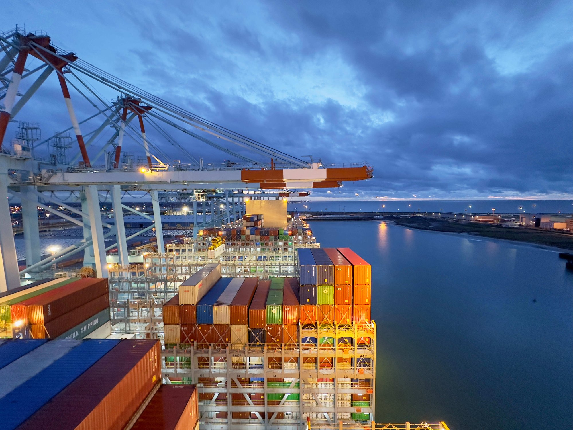Maiden call OOCL Zeebrugge