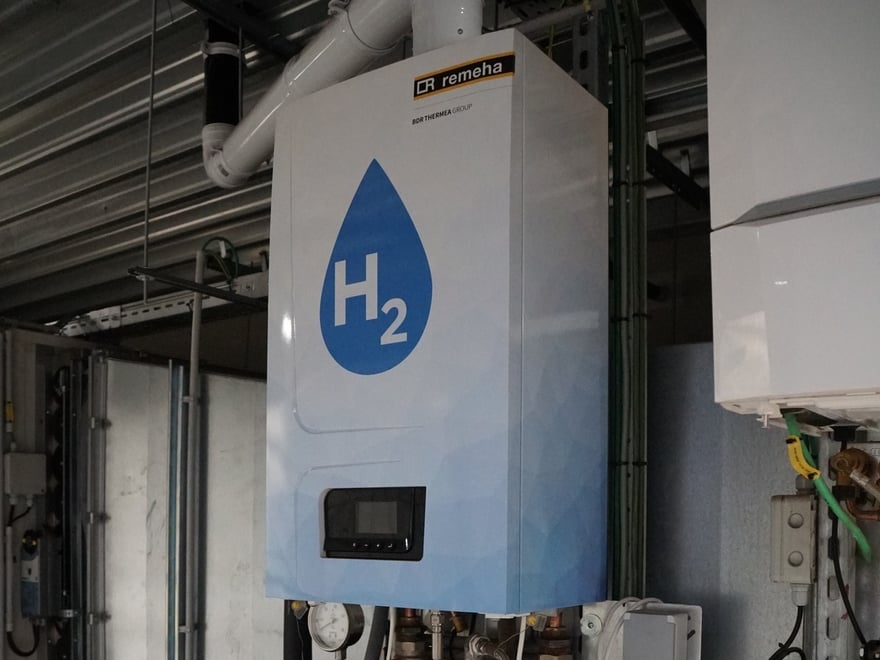 20240329_grüner Wasserstoffkessel in Werkstatt_DE